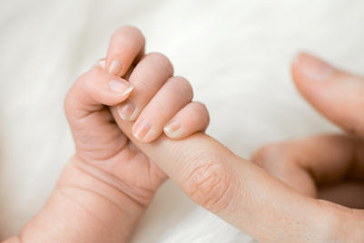 Bild vergrößern: Presseinfo Symbolbild Geburt Baby